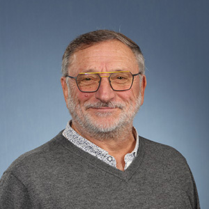M. Gérard Guillochain, trésorier