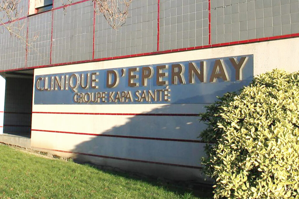 vue sur enseigne entree clinique epernay