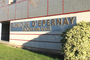vue sur enseigne entree clinique epernay